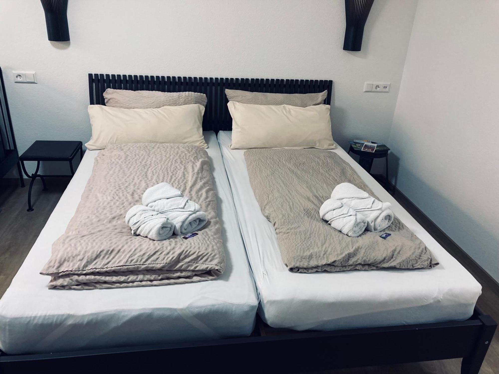 Free Apartment - Ermstal バート・ウーラッハ エクステリア 写真