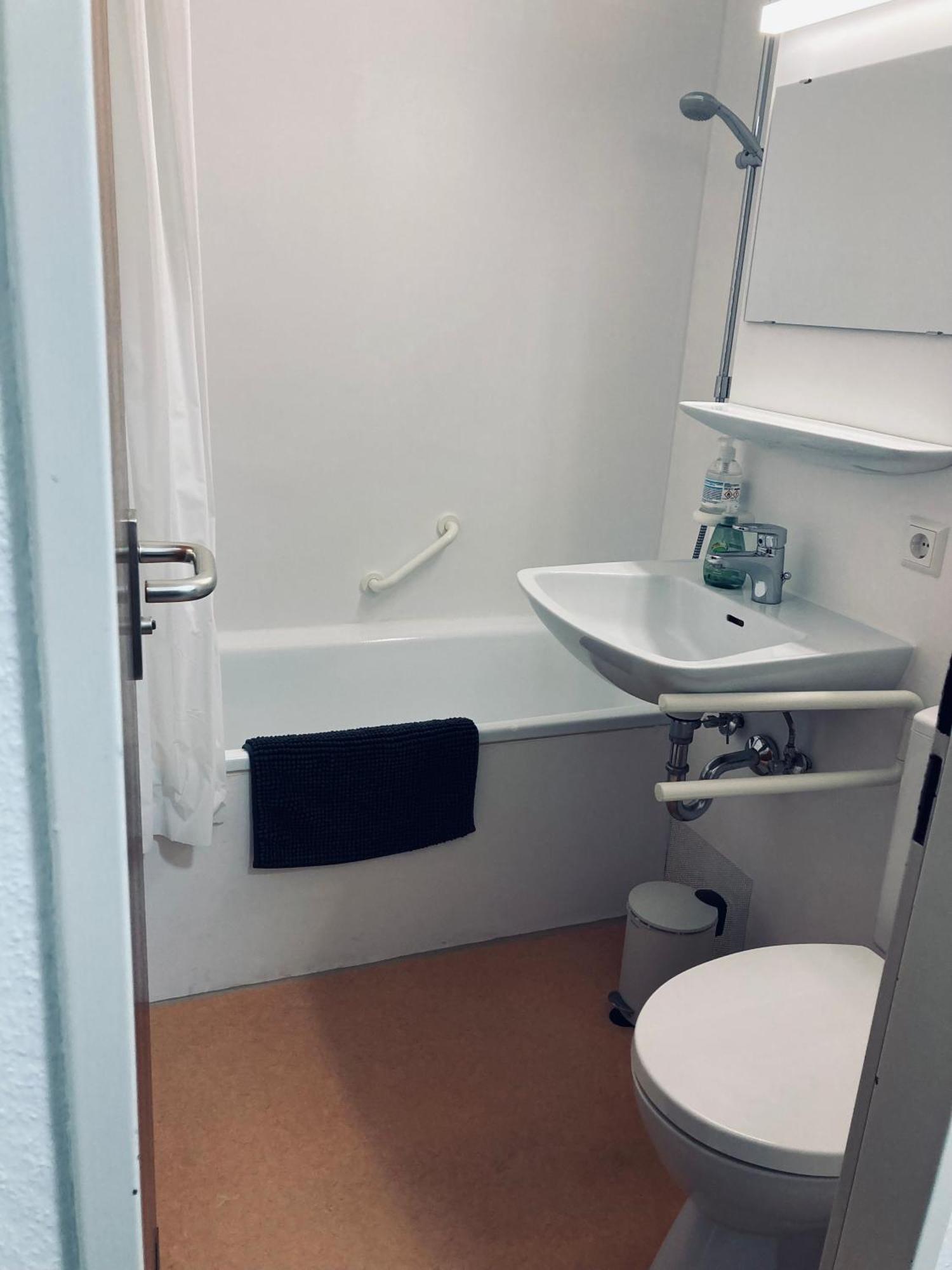 Free Apartment - Ermstal バート・ウーラッハ エクステリア 写真