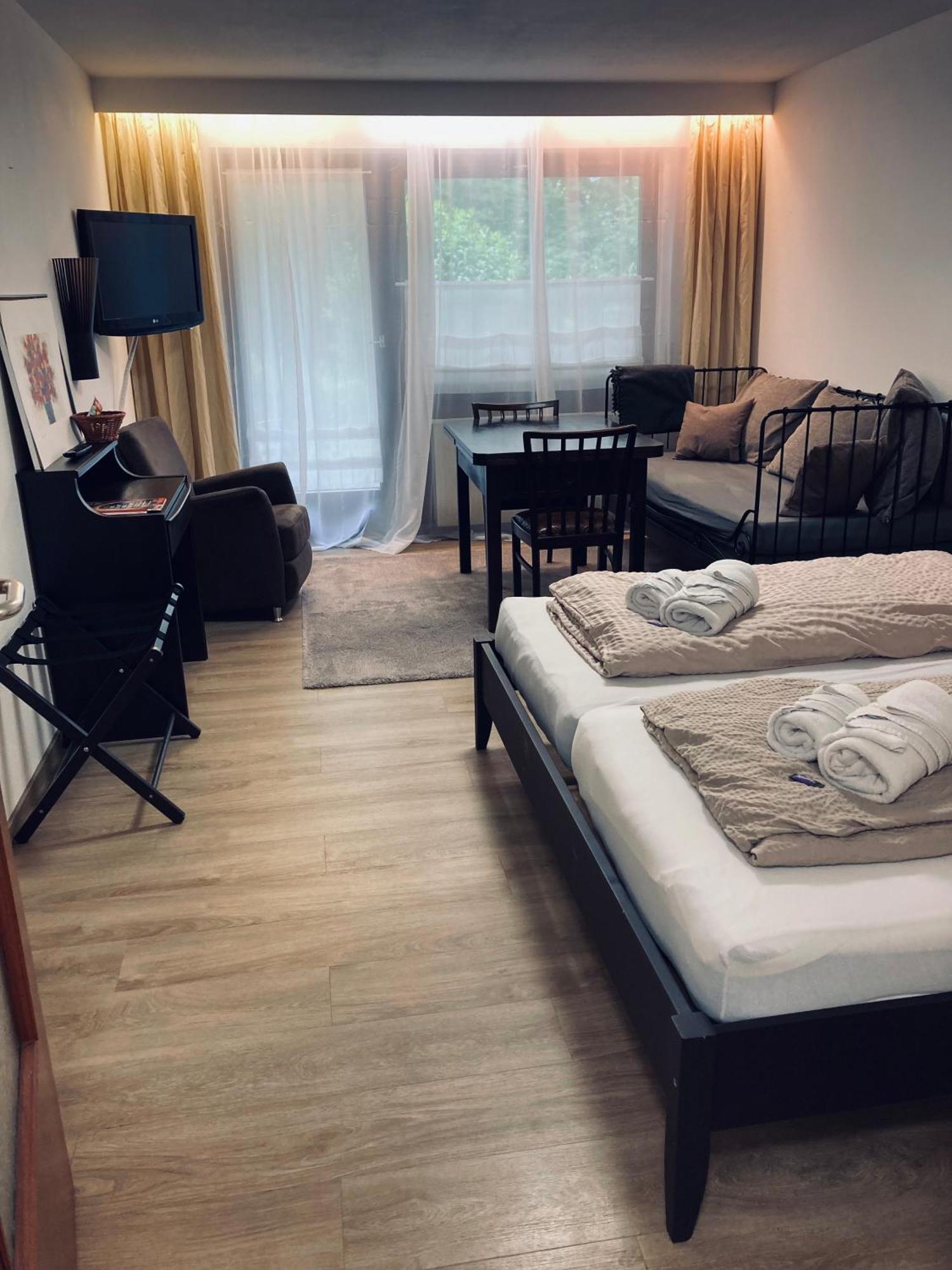 Free Apartment - Ermstal バート・ウーラッハ エクステリア 写真